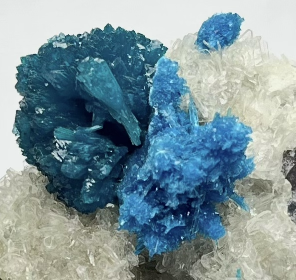 CAVANSIT A PENTAGONIT